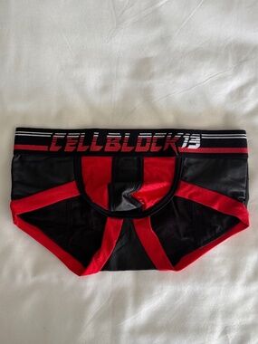 CellBlock 13 | Velocity Shorts Black/Red - Small